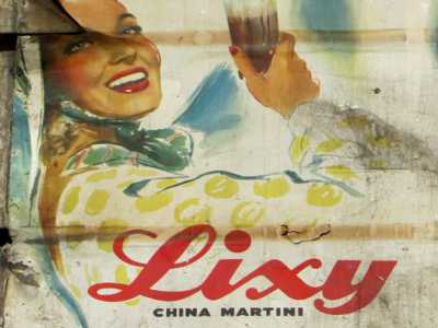 Uno dei due manifesti del Lixy al momento della scoperta, due anni fa. Foto di Ilaria Molinari